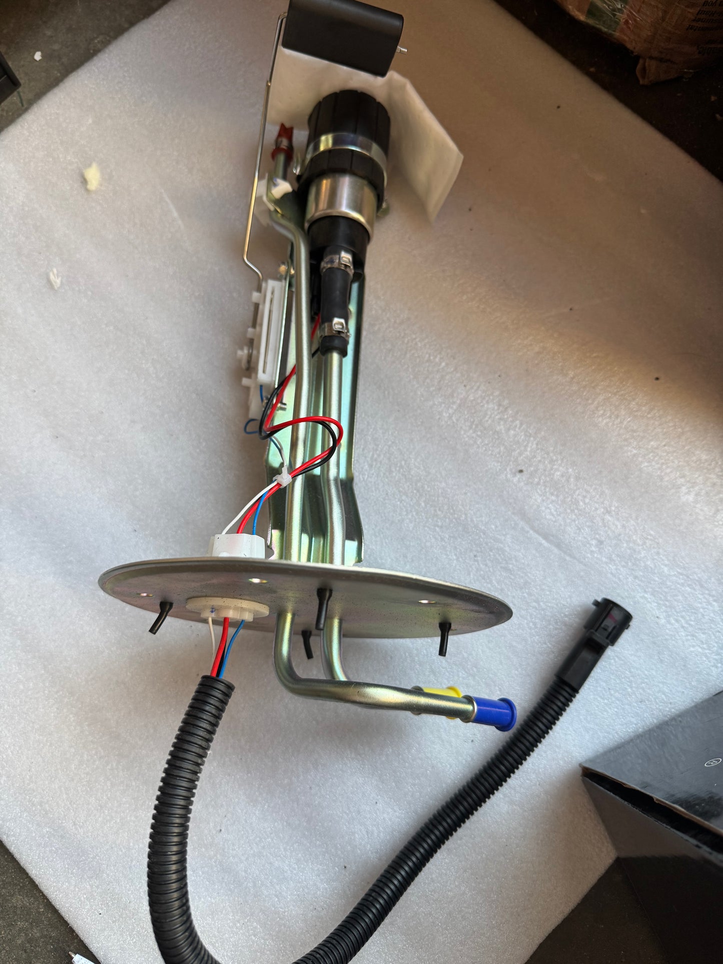 Fuel Pump Assembly Replacement FP2237S0-C for Ford