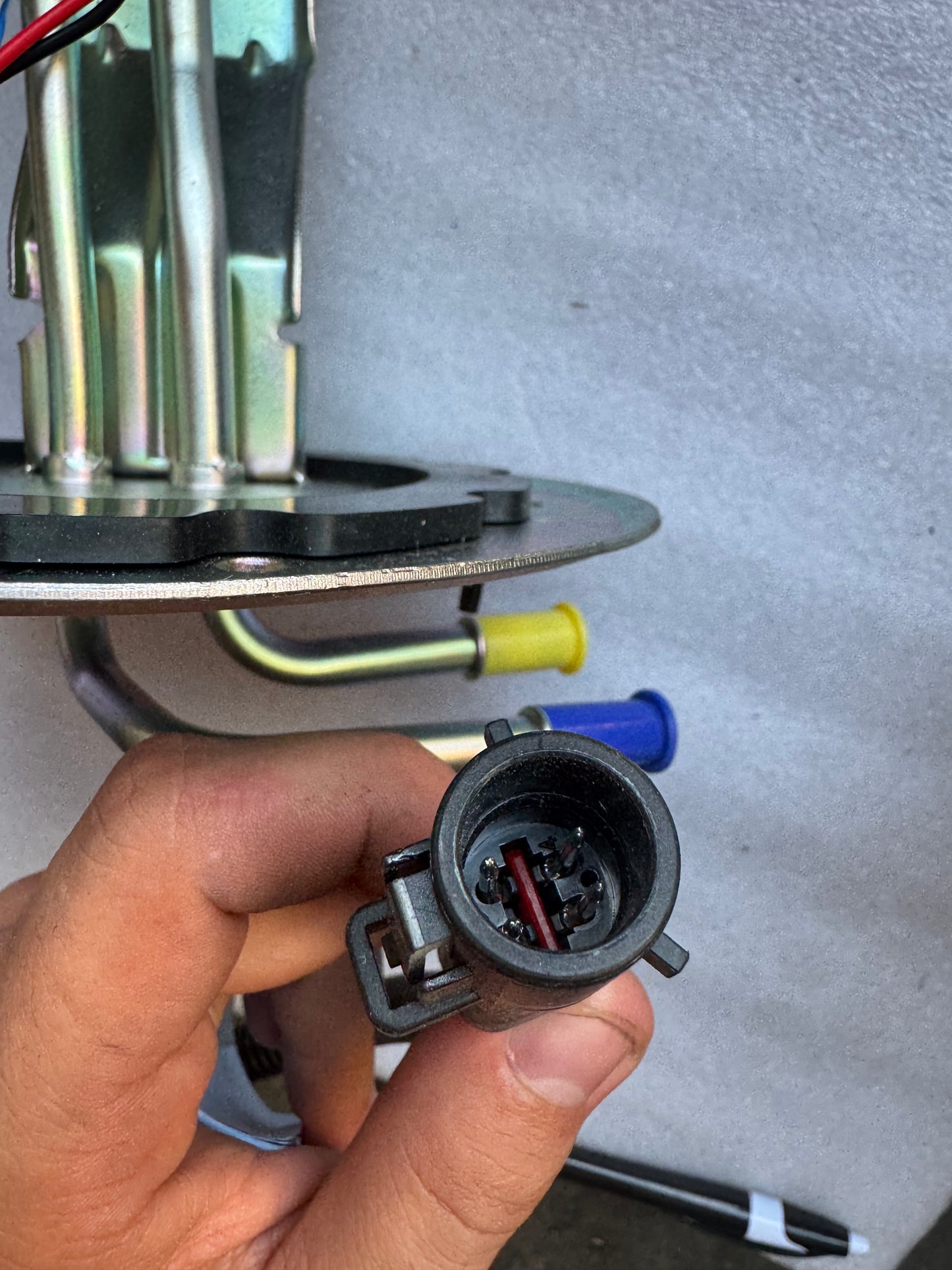 Fuel Pump Assembly Replacement FP2237S0-C for Ford