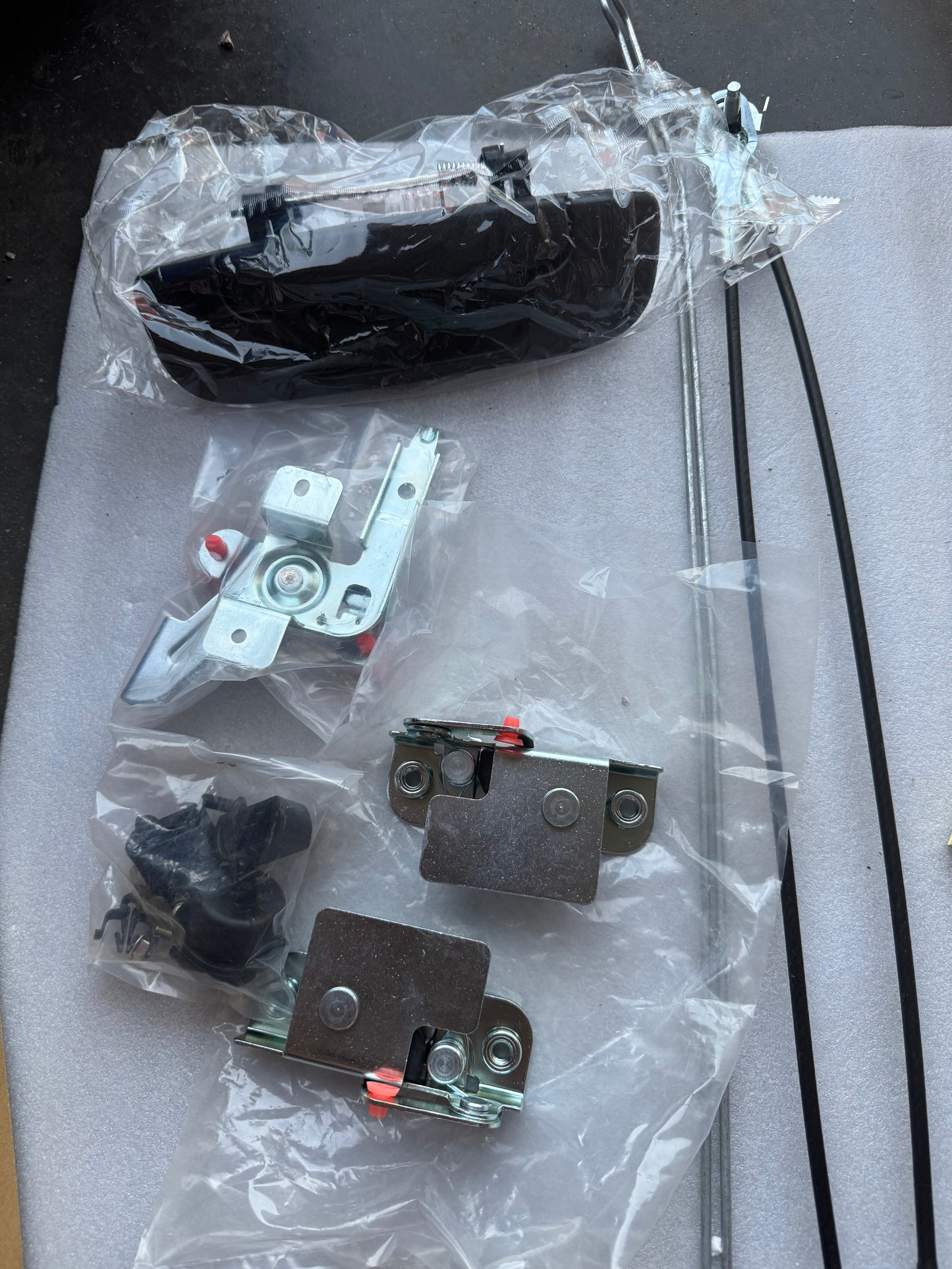 TRQ Tailgate Kit Includes Handles Cables Bezels Compatible with 2004-2008 Ford F-150 2006-2008 Lincoln Mark LT