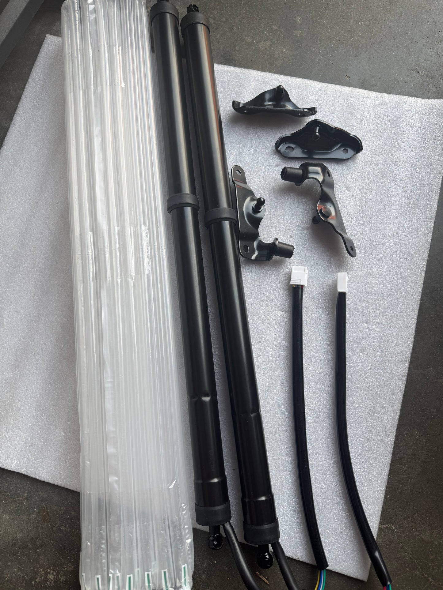 YXPCARS 2PCS Power Tailgate Lift Support Struts for 2014 - 2019 Toyota Highlander, Rear Hatch Trunk Lift Support (6891009120, 6891009130)