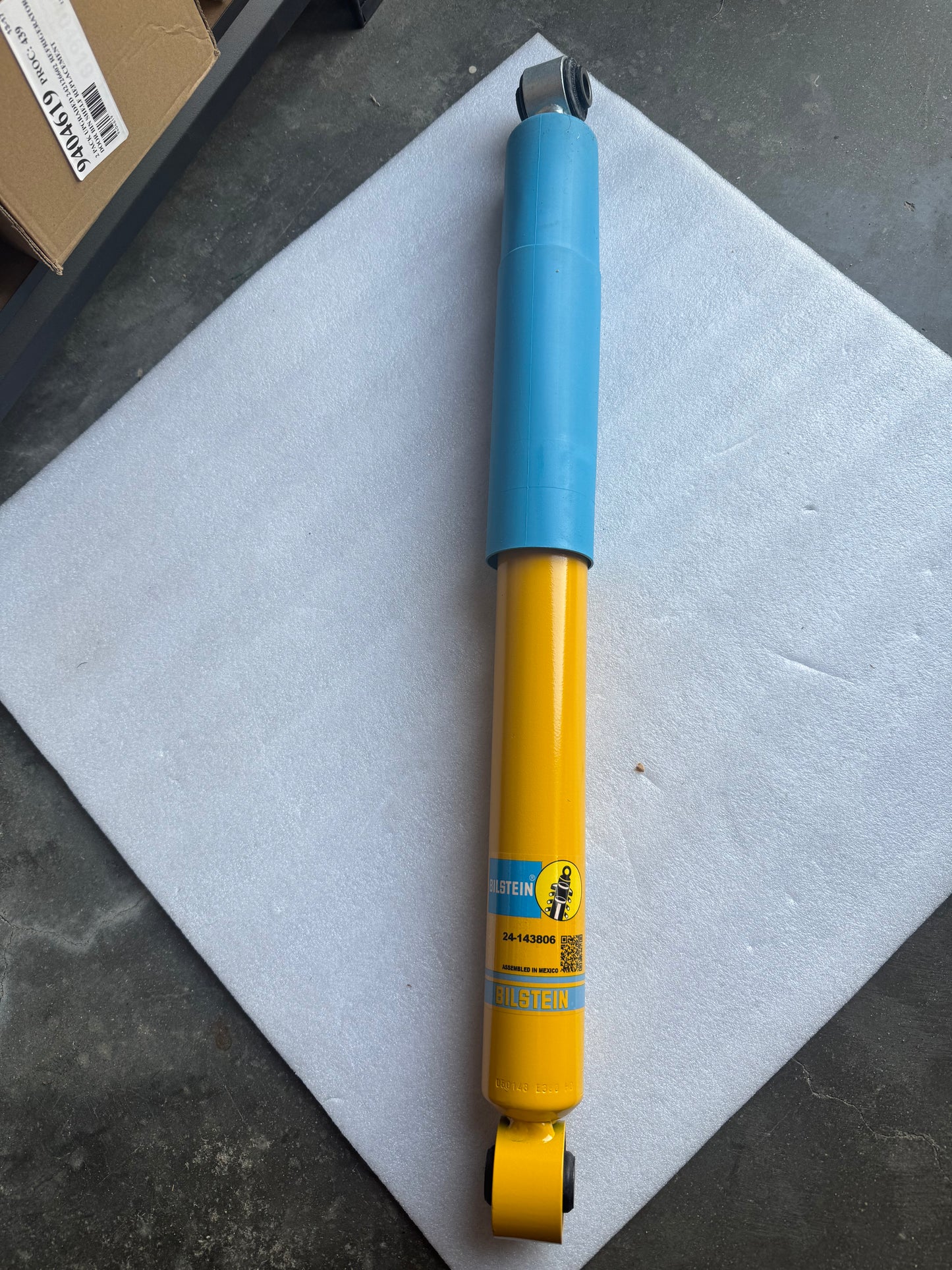 Bilstein 24-141734 Single Rear B6 4600 Suspension Shock Absorber Fits 1998 2006 Escalade Avalanche Suburban 1500 Tahoe Yukon w/o ESC - Consistent Fade Free Performance, Monotube Design