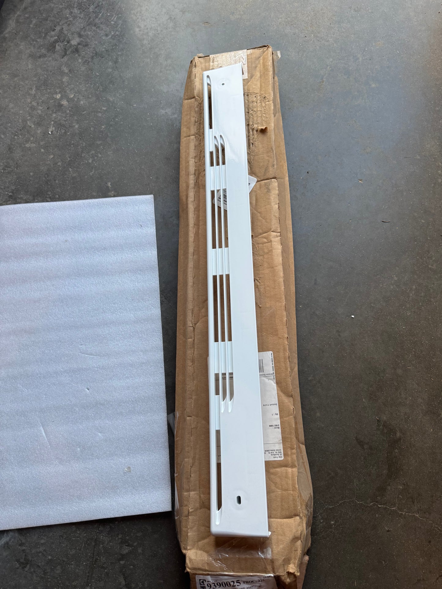 GENUINE Frigidaire 316575500 Top Trim. Unit